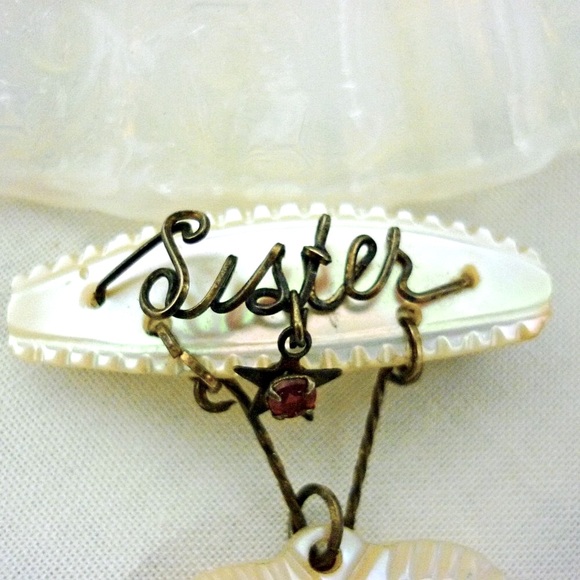 Vintage Sister US Navy MOP with Red Star Pin / Brooch - Picture 4 of 5